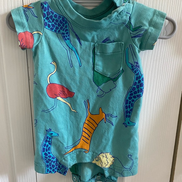 Two Tea Collection rompers in size 0-3 months - Picture 2 of 7